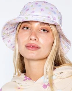 Budget 🥰 BY SAMII RYAN Meadow Bucket Hat 🎉