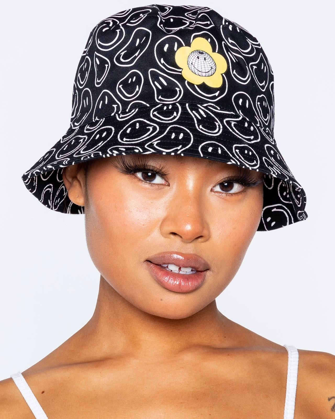 Smiley® Universe Bucket Hat Outlet ???? BY SAMII RYAN Smiley® Universe Bucket Hat ???? -BY SAMII RYAN Shop EVY16705